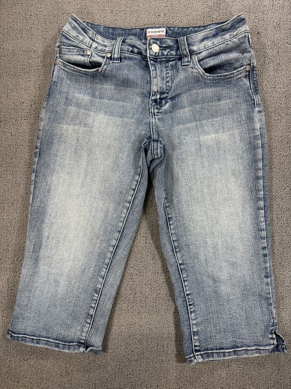 No Boundaries Women's Junior 9 Light Wash Cropped Capri Jeans Y2K Denim